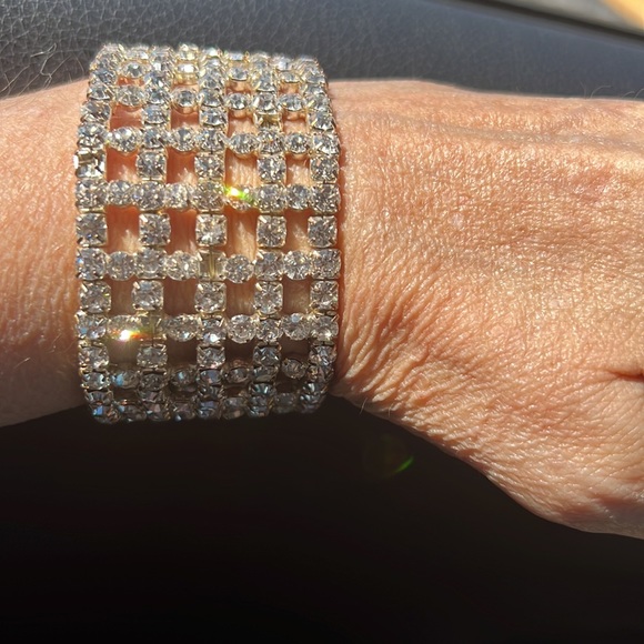 🎉𝐇𝐏!🎉STUNNING CRYSTAL CAGED VTG ELASTIC BRACELET - Picture 5 of 6